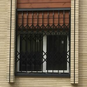 حفاظ پنجره متحرک ریلی مدل آکاردئونی در ساری