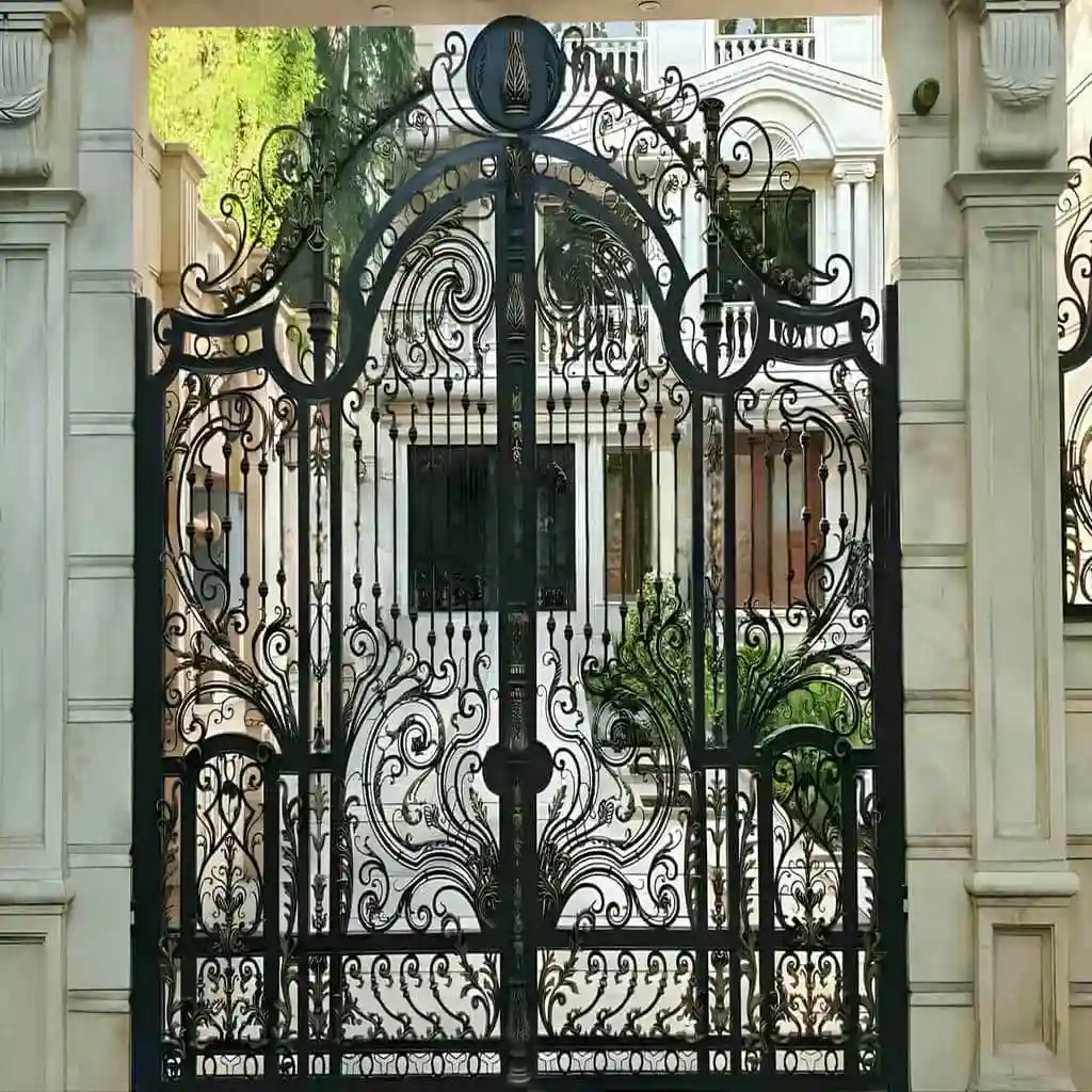 خرید درب فرفورژه پارکینگ ساختمانهای جدید در ساری خرید درب فرفورژه پارکینگ ساختمانهای جدید در ساری