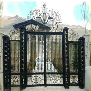 درب فرفورژه پارکینگ ساختمان‌های جدید در ساری