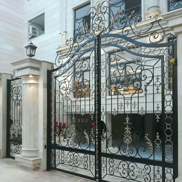 درب حیاط آهنی در ساری