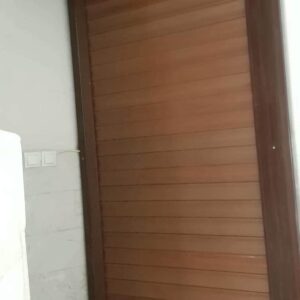 حفاظ کرکره ای برقی پشت درب واحد آپارتمان در ساری