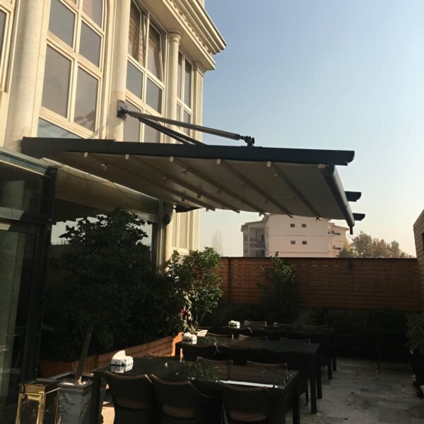 سایبان برقی تجاری ساری با سازه تقویت شده برای نما