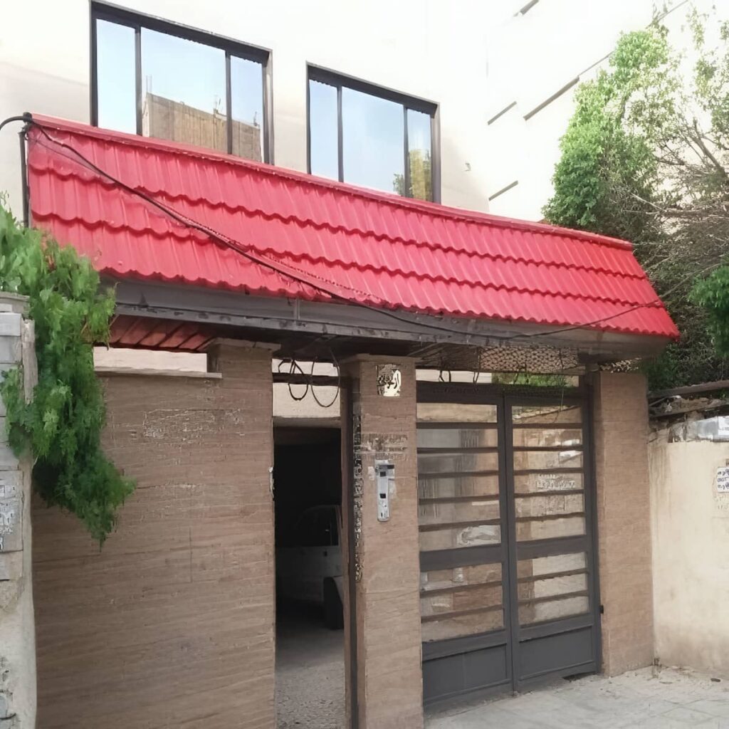 نصب آردواز حیاط با ناودان در ساری