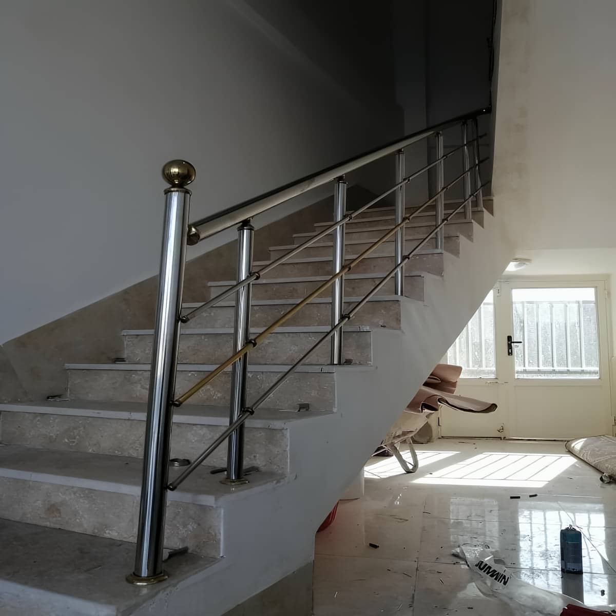 نرده استیل راه پله دوبلکس ساری با لوله استیل نقره ای