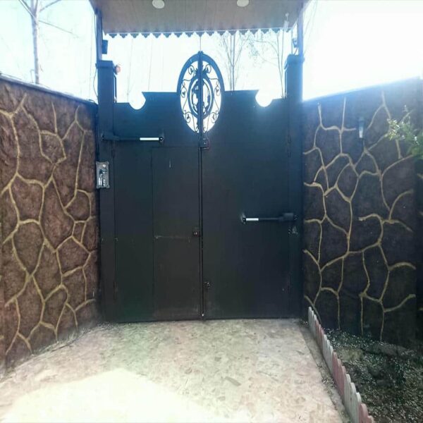 رفع صدای جک درب پارکینگ در ساری هنگام روانکاری لولای فلزی