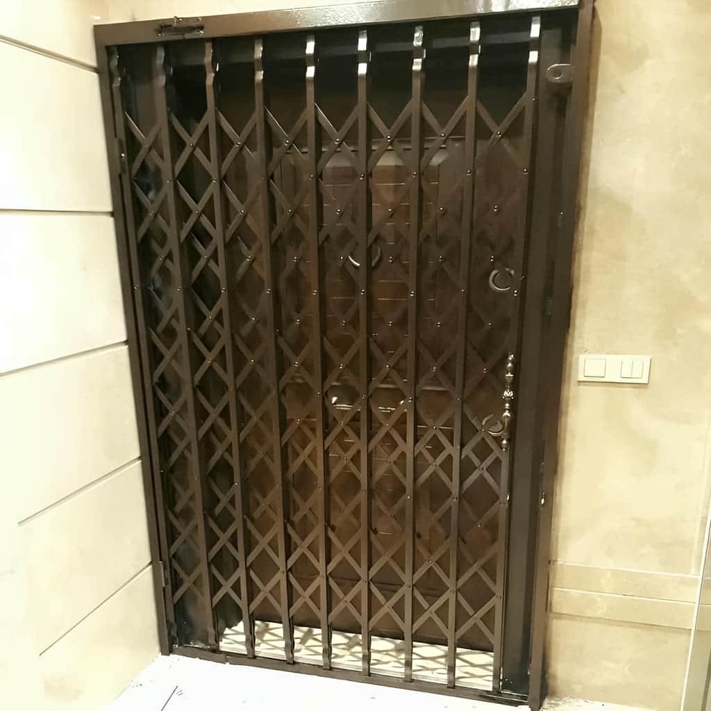ساخت درب آکاردئونی پنج گل دوبل با تسمه متناسب در ساری ساخت درب آکاردئونی پنج گل دوبل با تسمه متناسب در ساری