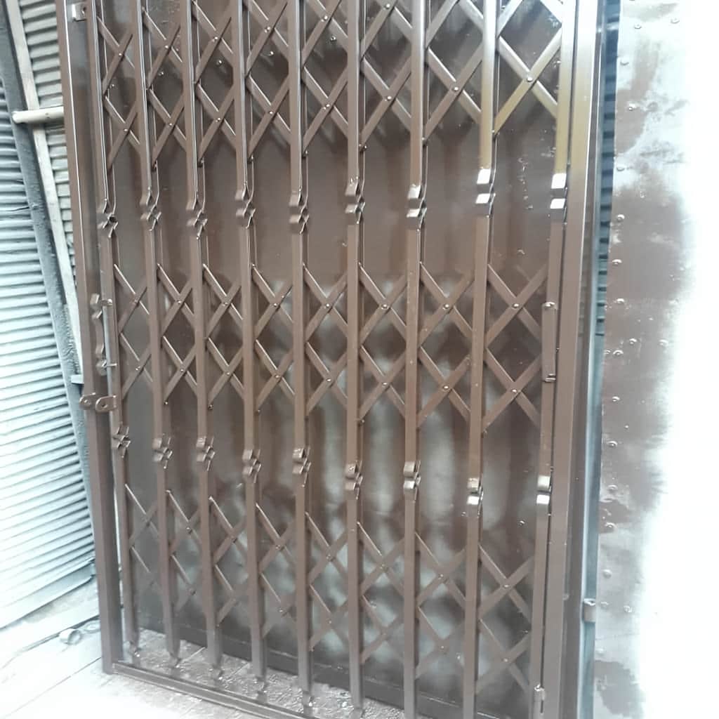 تعمیر ریل درب آکاردئونی سه گل تسمه در ساری
