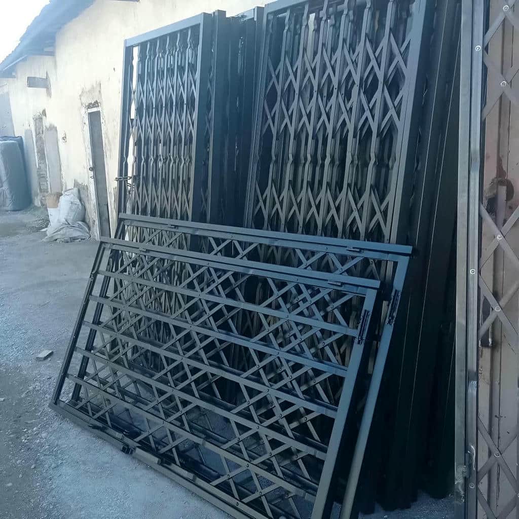 مدل سه‌گل حفاظ آکاردئونی برای واحد مسکونی در ساری