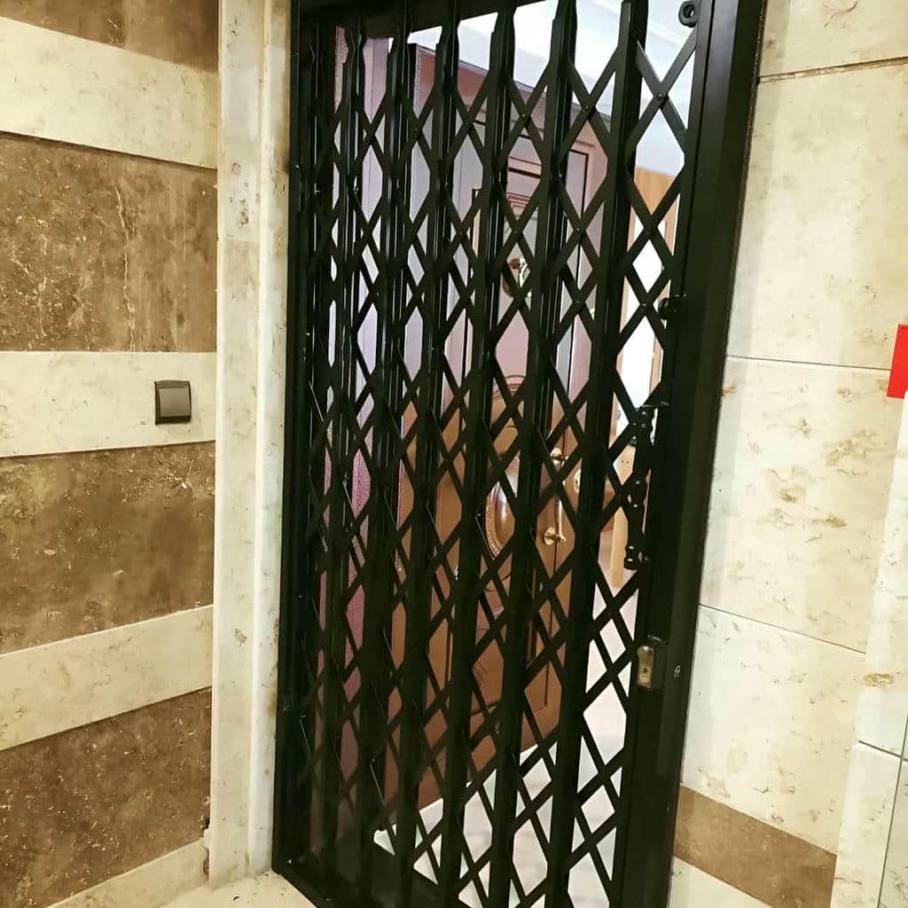طرح گارد آکاردئونی کم جا برای راهروی آپارتمان در ساری