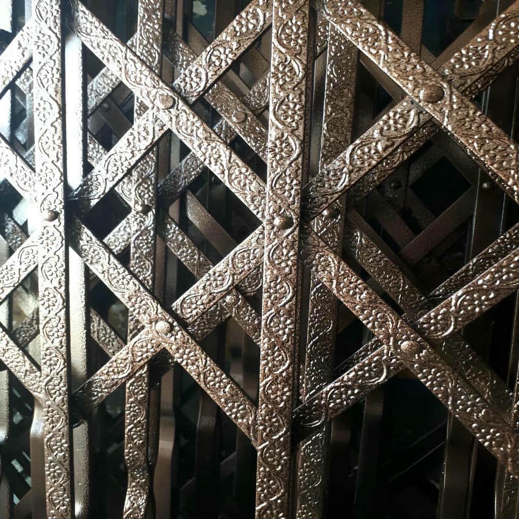 ساخت درب آکاردئونی سفید طلایی با تسمه متناسب در ساری