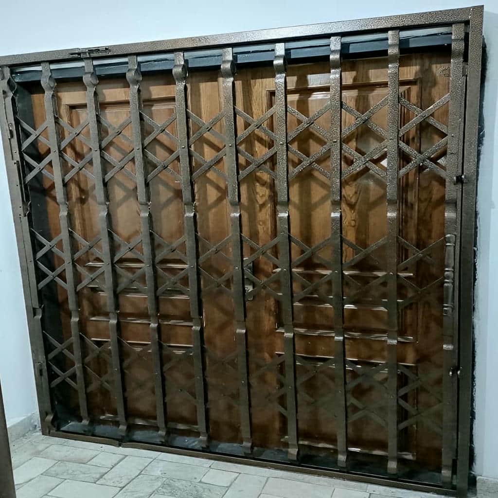 راهنمای انتخاب درب آکاردئونی تسمه پهن آهنی در ساری