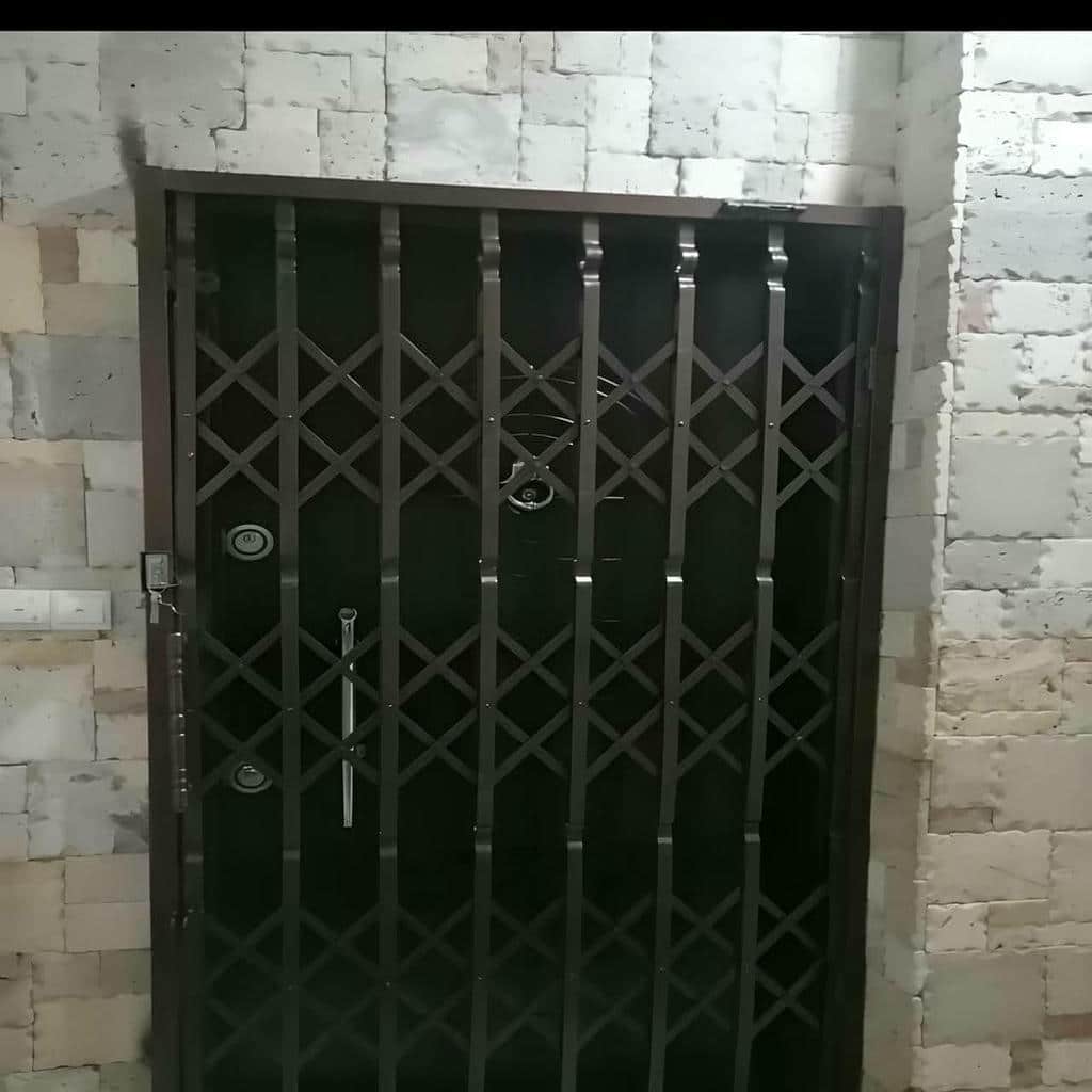 سفارش درب آکاردئونی سلطنتی گل دار با رنگ دلخواه در ساری سفارش درب آکاردئونی سلطنتی گل دار با رنگ دلخواه در ساری