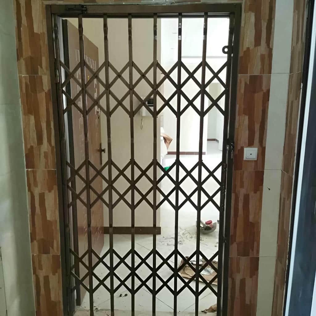ساخت درب آکاردئونی سلطنتی گل دار با تزئینات متناسب در ساری ساخت درب آکاردئونی سلطنتی گل دار با تزئینات متناسب در ساری