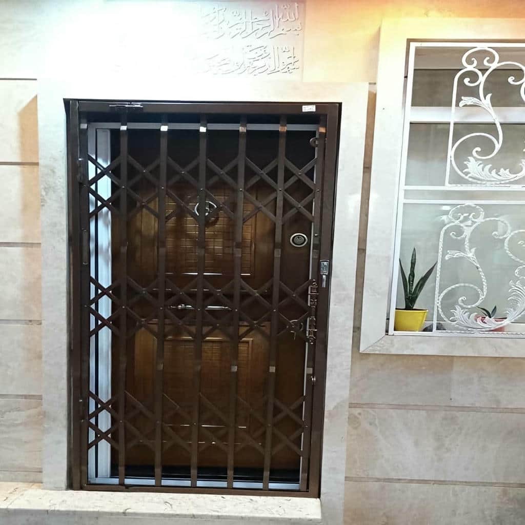 اجرای حفاظ آکاردئونی سلطنتی گل دار با ریل روان در ساری