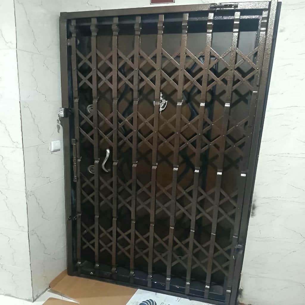 حفاظ آکاردئونی شیک قفل دار با شبکه منظم در ساری