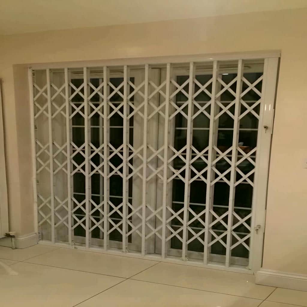 درب آکاردئونی اداری مناسب رفت‌وآمد کارکنان در ساری