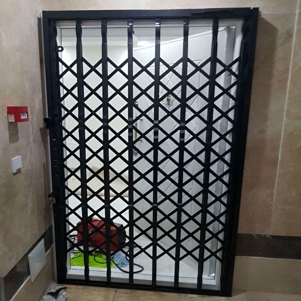فروش درب آکاردئونی سلطنتی گل دار با قفل مناسب در ساری فروش درب آکاردئونی سلطنتی گل دار با قفل مناسب در ساری