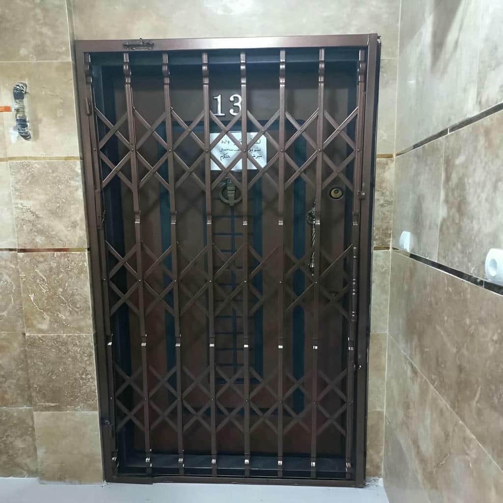 سفارش حفاظ آکاردئونی ورودی مجتمع با ابعاد دلخواه در ساری