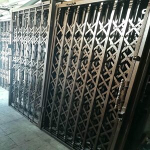 6 نمونه درب آکاردئونی طرح دار لوزی در ساری