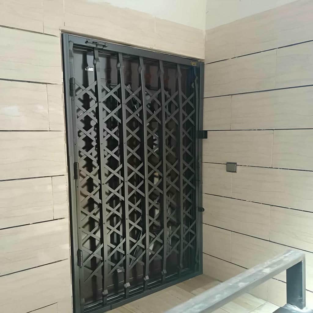 تعمیر ریل و چرخ حفاظ آکاردئونی سلطنتی گل دار در ساری تعمیر ریل و چرخ حفاظ آکاردئونی سلطنتی گل دار در ساری