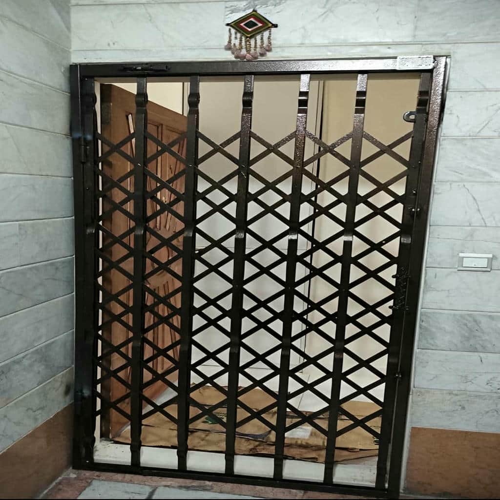 خرید درب آکاردئونی شیک قفل دار با تراکم مناسب در ساری