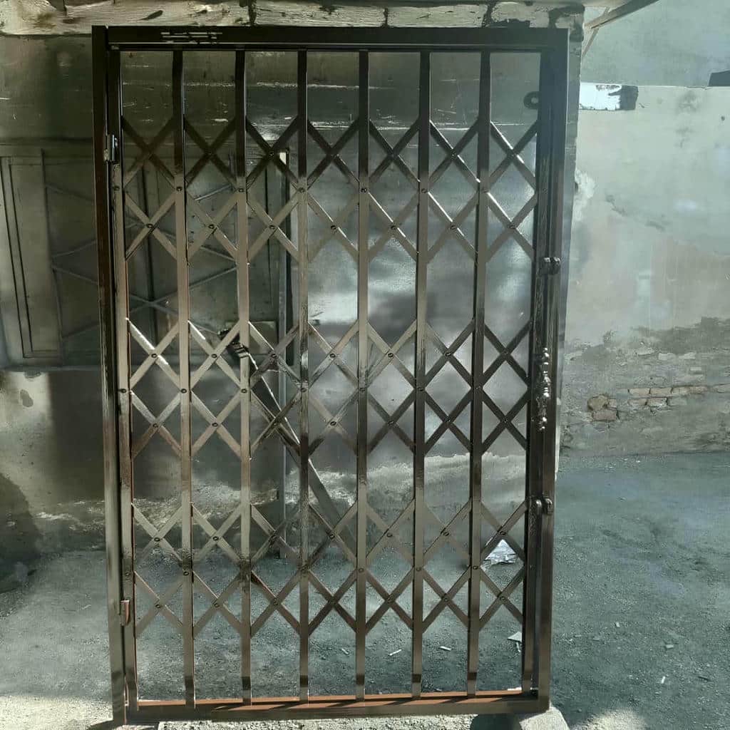 خدمات نصب حفاظ درب آپارتمان ضد دیلم برای ساختمان در ساری