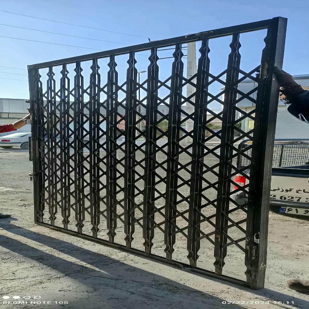 راهنمای انتخاب درب آکاردئونی شیک قفل دار در ساری