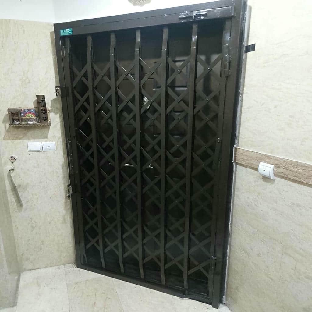 فروش حفاظ آکاردئونی دو جداره ورودی با قفل مناسب در ساری فروش حفاظ آکاردئونی دو جداره ورودی با قفل مناسب در ساری