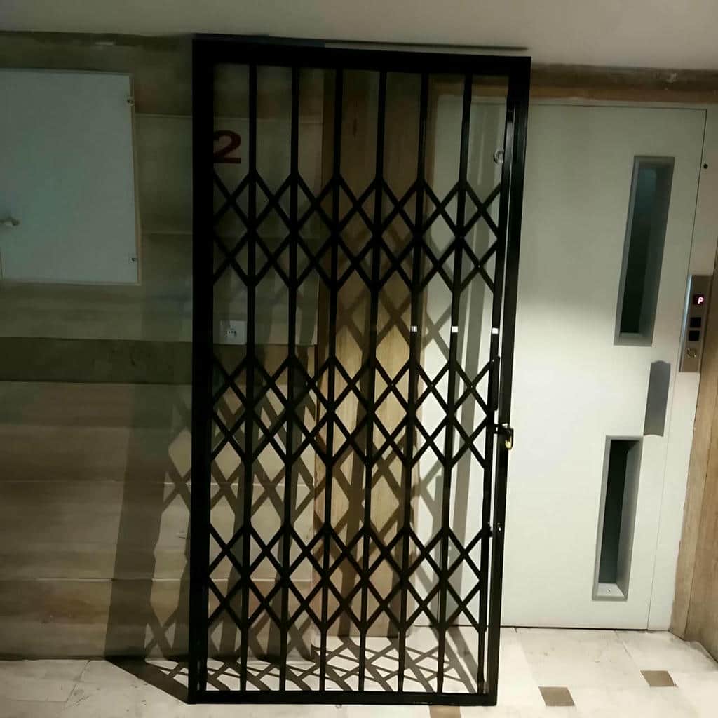 خرید درب آکاردئونی تسمه پهن آهنی برای واحد مسکونی در ساری