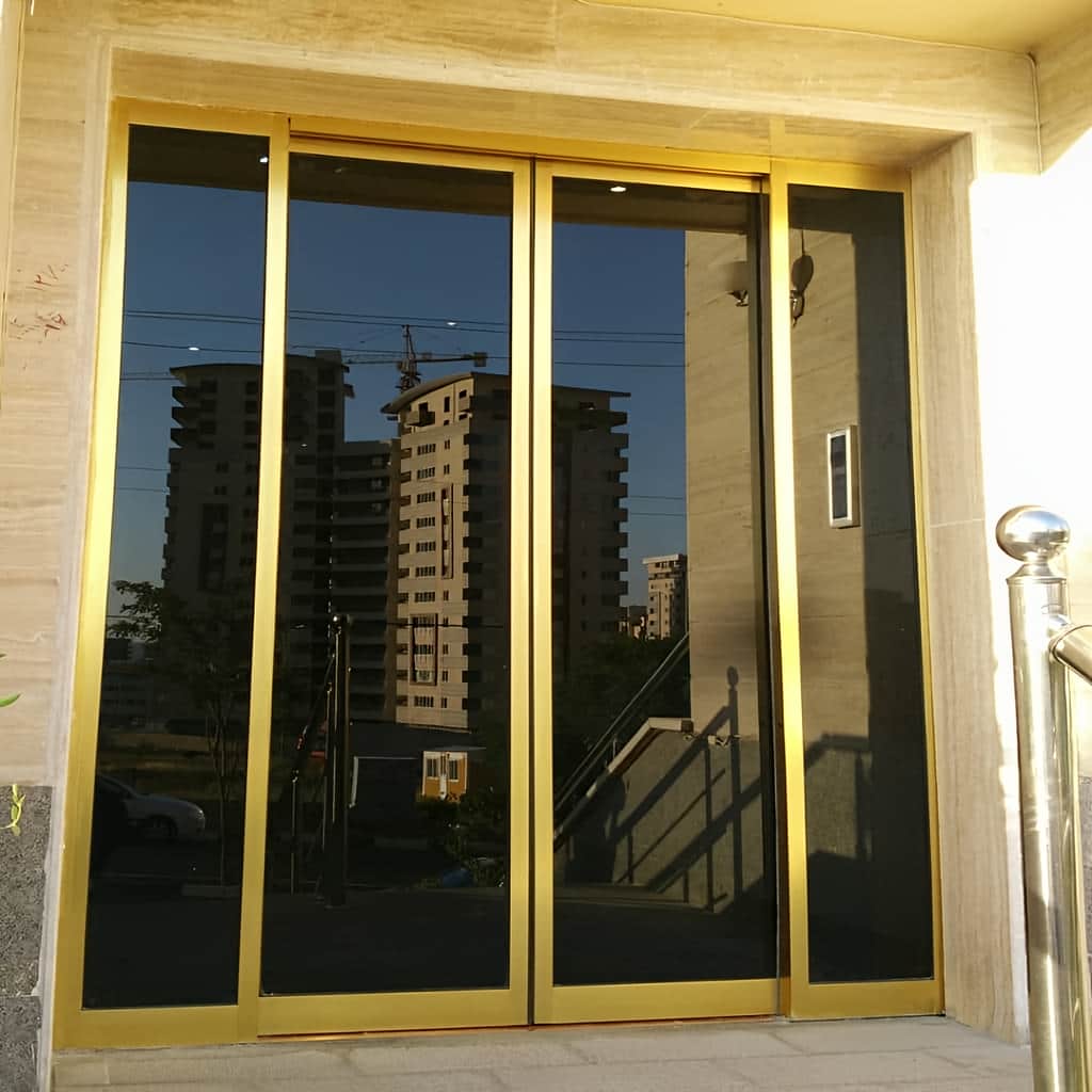 خرید درب اتوماتیک شیشه ای گردان مناسب ورودی پرتردد در ساری خرید درب اتوماتیک شیشه ای گردان مناسب ورودی پرتردد در ساری
