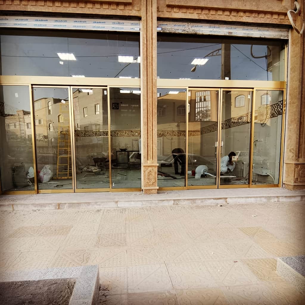 درب اتوماتیک شیشه ای گردان مناسب لابی هتل در ساری درب اتوماتیک شیشه ای گردان مناسب لابی هتل در ساری