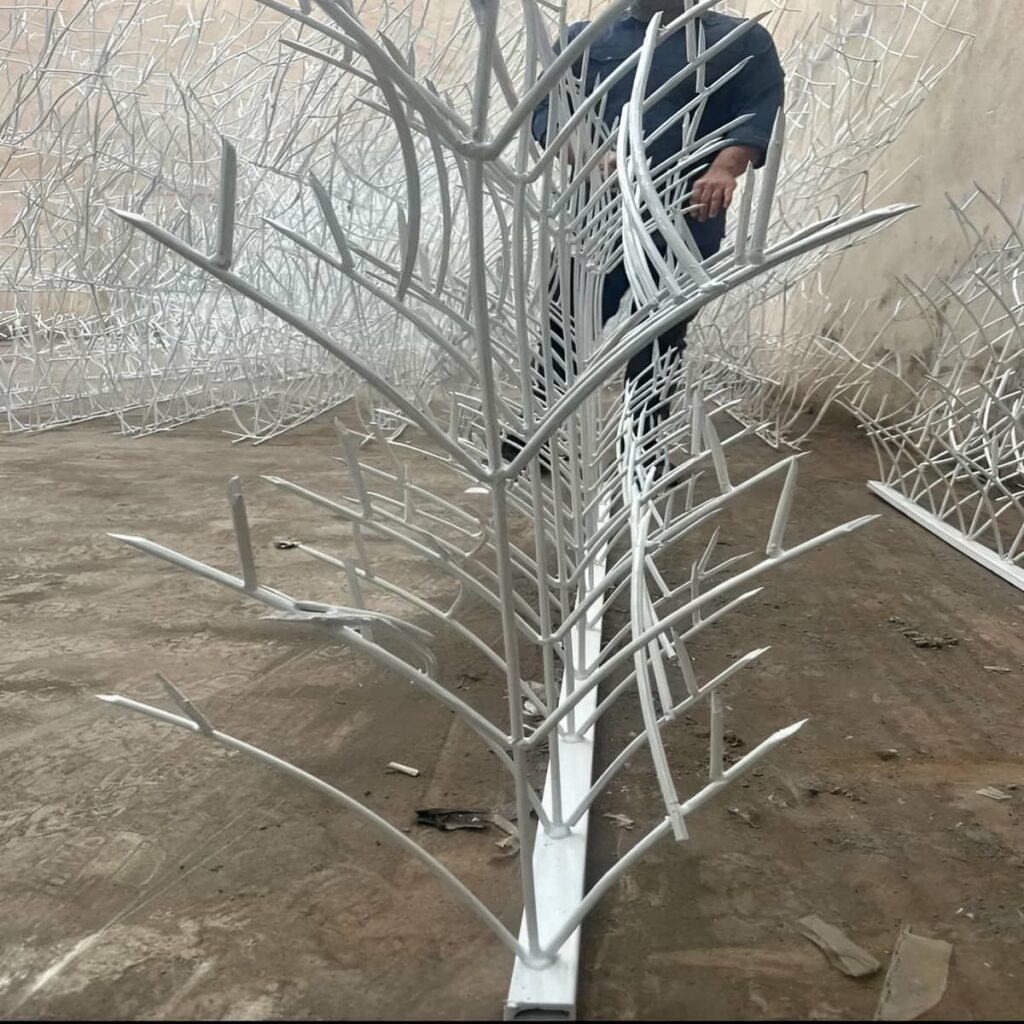 اجرای حفاظ دیوار ضد سرقت میلگردی با ارتفاع متناسب در ساری