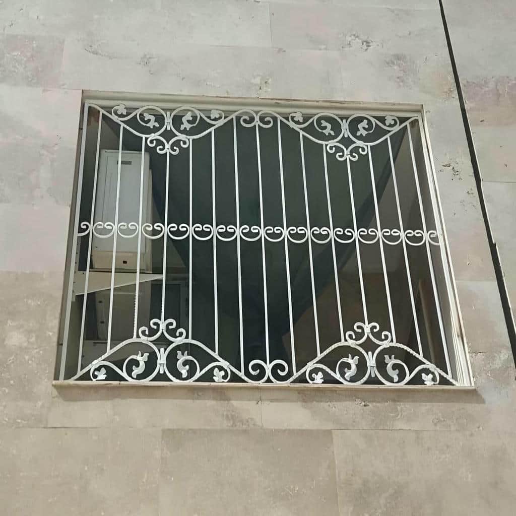 خرید حفاظ پنجره آپارتمان طبقات پایین با میله عمودی در ساری