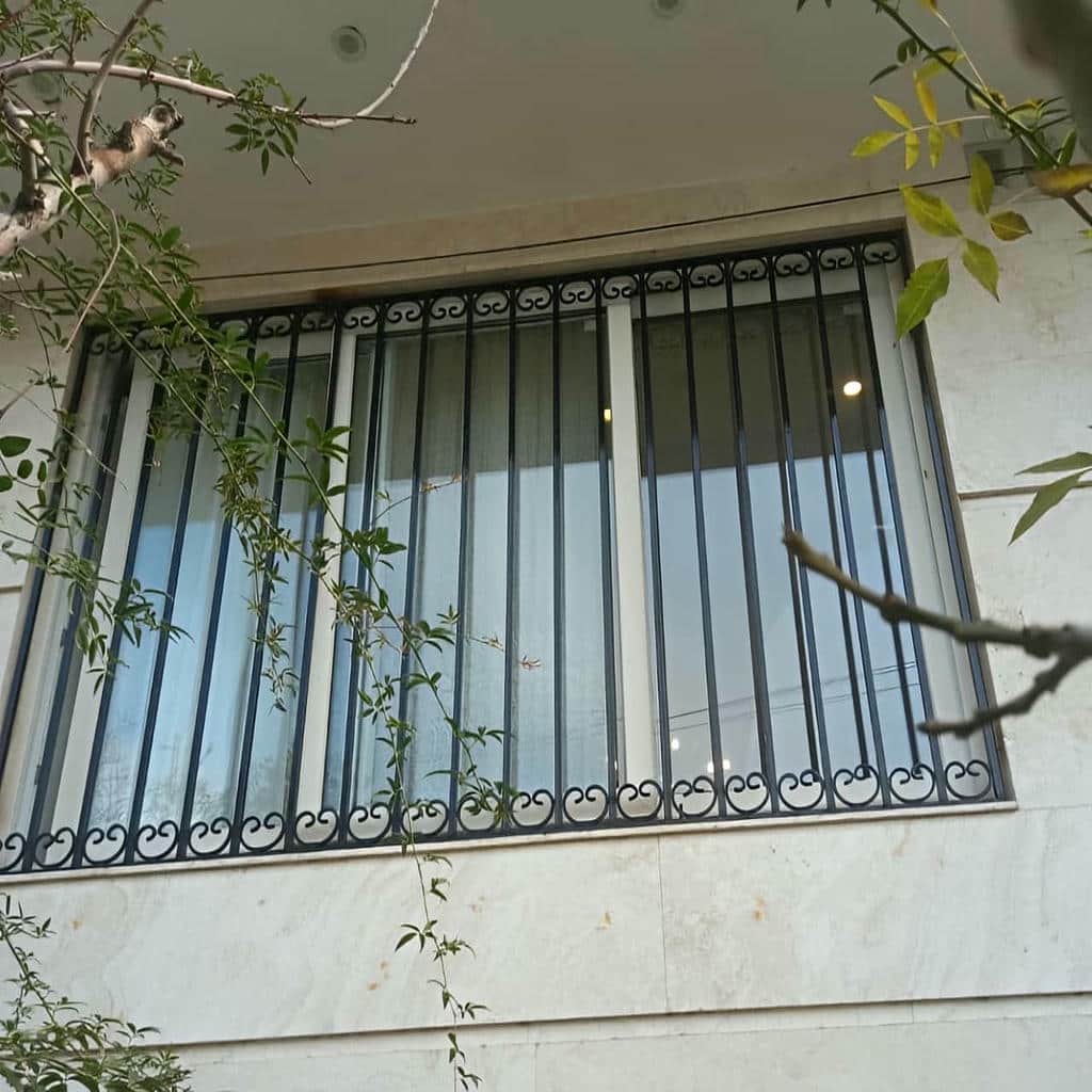 خرید حفاظ پنجره آپارتمان طبقات پایین برای پنجره رو به پارکینگ در ساری
