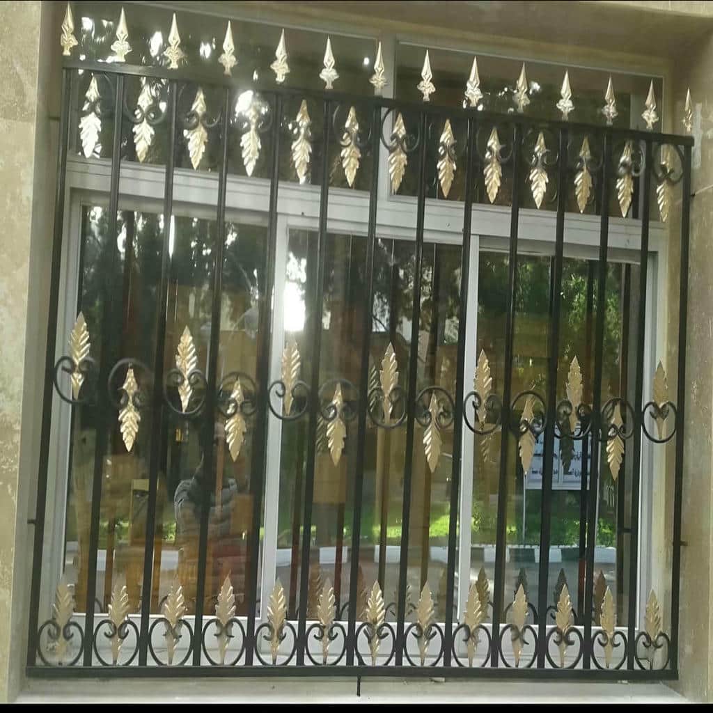 خرید نرده پنجره ثابت پیچ و رولپلاک با خطوط عمودی در ساری