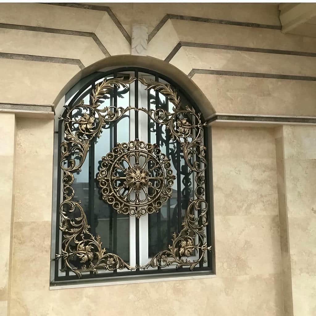 خرید نرده پنجره فرفورژه گل دار برای نمای کلاسیک در ساری