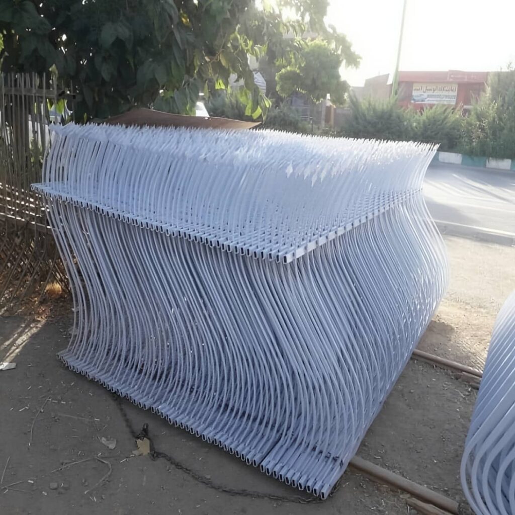 نصب حفاظ روی دیوار باغ محوطه روی بستر مناسب در ساری نصب حفاظ روی دیوار باغ محوطه روی بستر مناسب در ساری