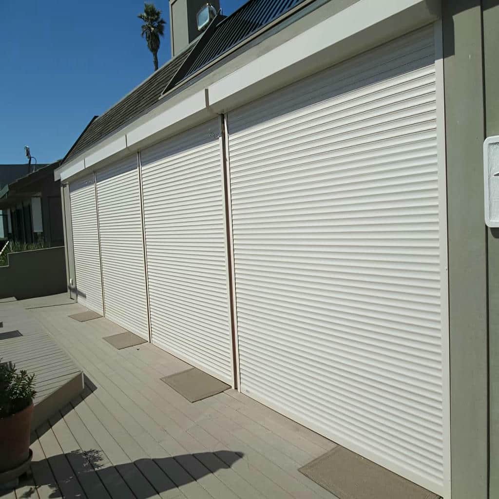 نصب کرکره برقی مدرن نمای تجاری برای ورودی فروشگاه در ساری نصب کرکره برقی مدرن نمای تجاری برای ورودی فروشگاه در ساری