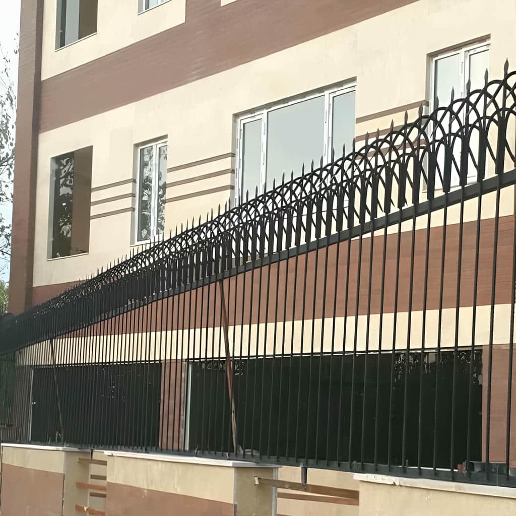 سفارش حفاظ سرنیزه ای تک‌سرنیزه برای دیوار حیاط در ساری