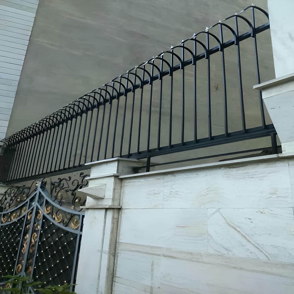 خدمات نصب حفاظ دیوار کلاسیک سرنیزه در ساری