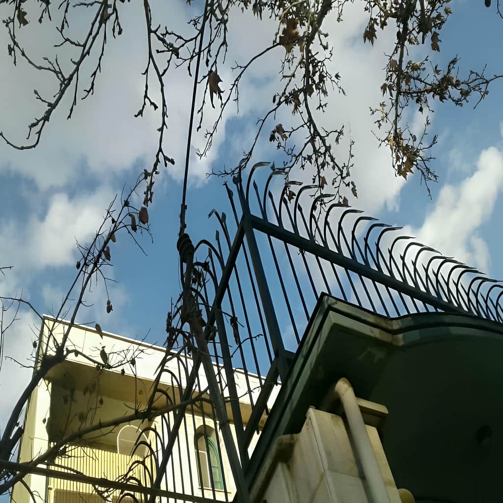 نصب حفاظ ویلایی طرح نیزه سه‌شاخه در ساری