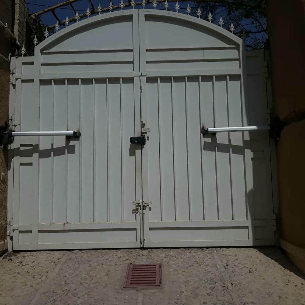 انتخاب جک برقی پارکینگ برای درب حیاط سنگین در ساری انتخاب جک برقی پارکینگ برای درب حیاط سنگین در ساری