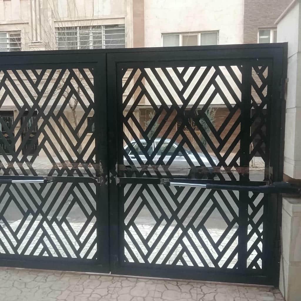 بررسی گیربکس جک درب پارکینگ ایرانی بازویی در ساری بررسی گیربکس جک درب پارکینگ ایرانی بازویی در ساری