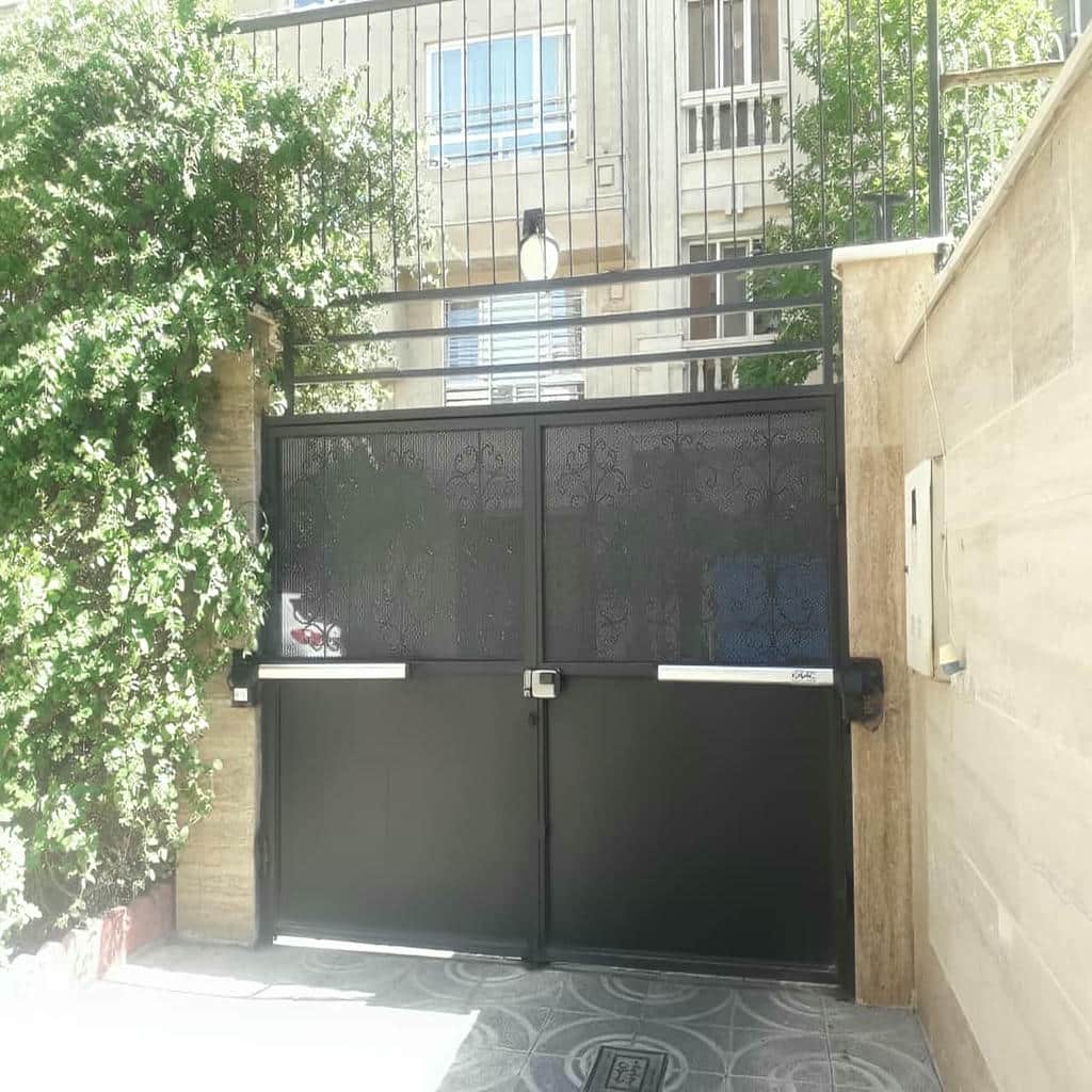 نصب جک درب پارکینگ پرتردد برای مجتمع در ساری نصب جک درب پارکینگ پرتردد برای مجتمع در ساری
