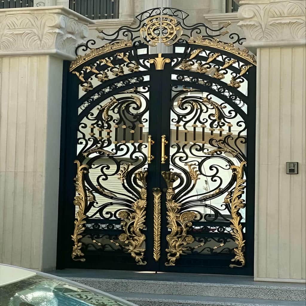 درب ورودی فلزی لابی با طراحی هندسی در ساری