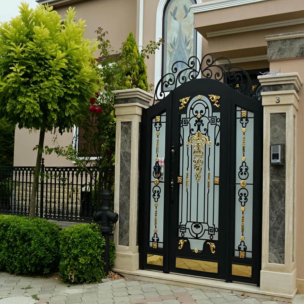 اجرای درب حیاط پانل دار طرح چوب در ساری