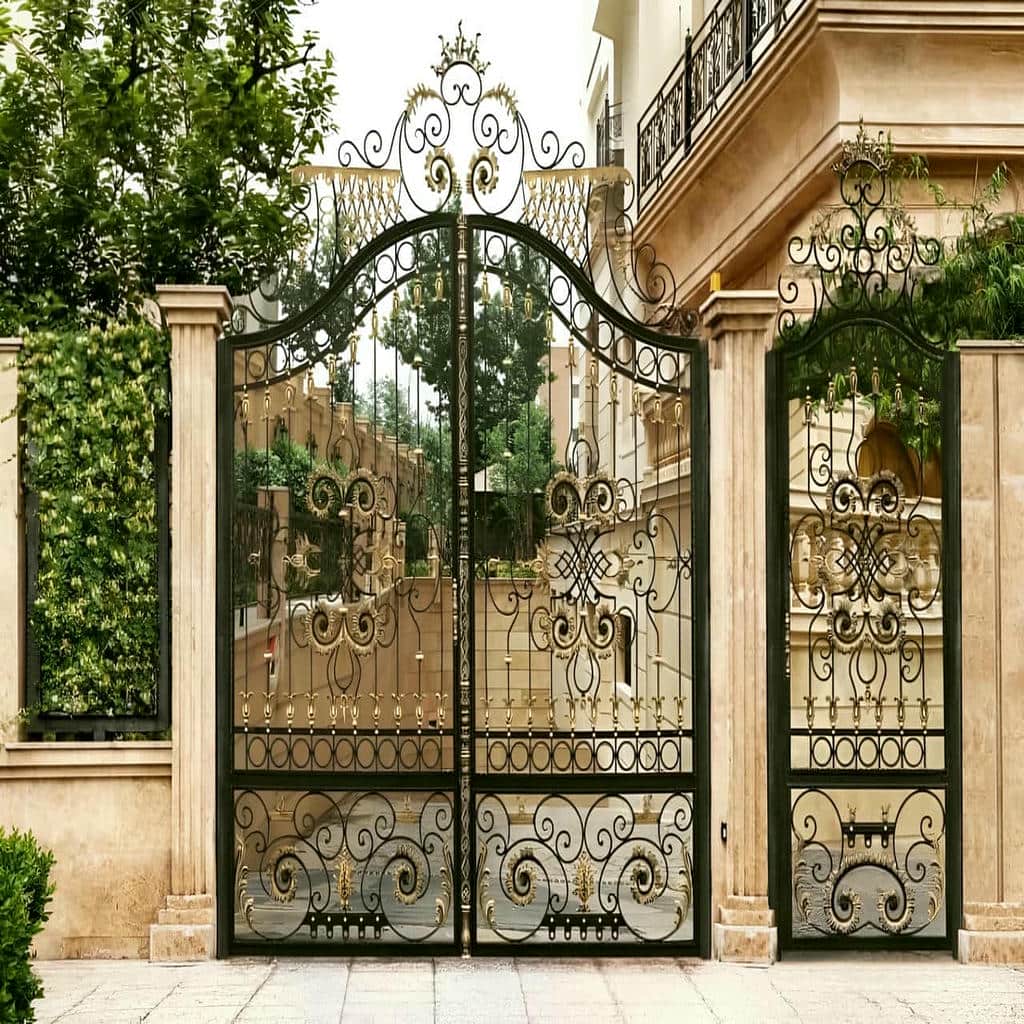 نصب درب حیاط پانل دار دو لنگه در ساری نصب درب حیاط پانل دار دو لنگه در ساری