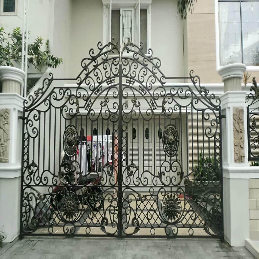 نصب درب حیاط کشویی ریل زمینی پارکینگی در ساری نصب درب حیاط کشویی ریل زمینی پارکینگی در ساری