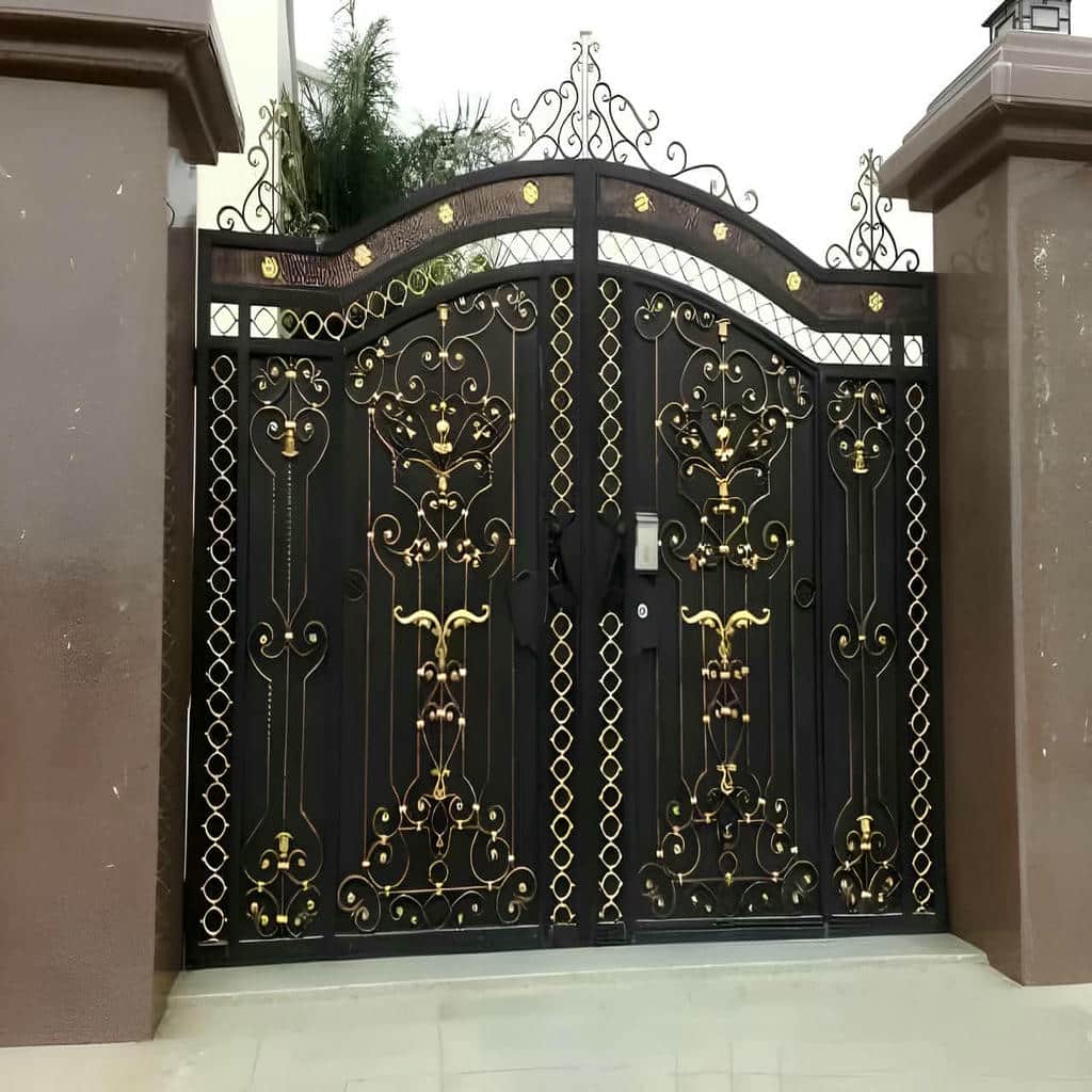 خرید درب پارکینگ فلزی دو لنگه با طرح خطی در ساری خرید درب پارکینگ فلزی دو لنگه با طرح خطی در ساری