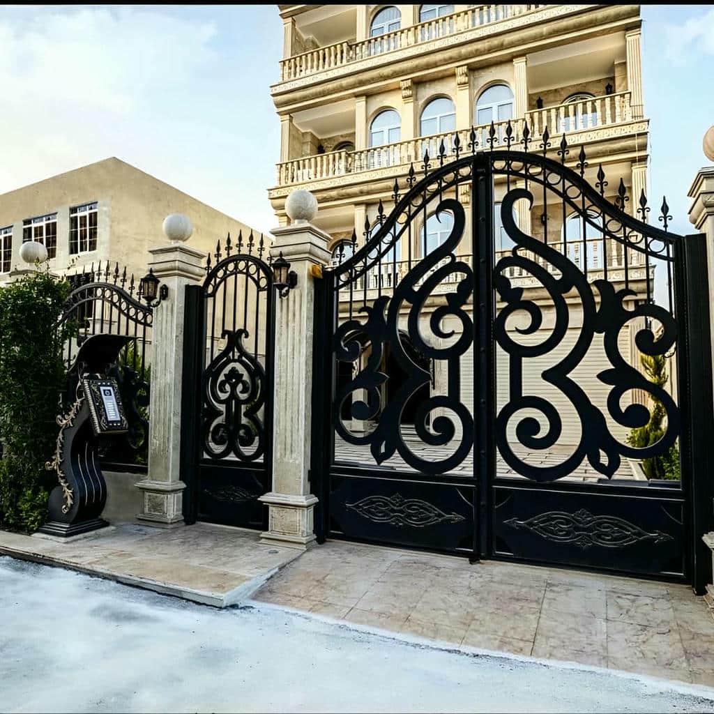 فروش درب ویلایی ورودی شمالی در ساری با طرح فرفورژه